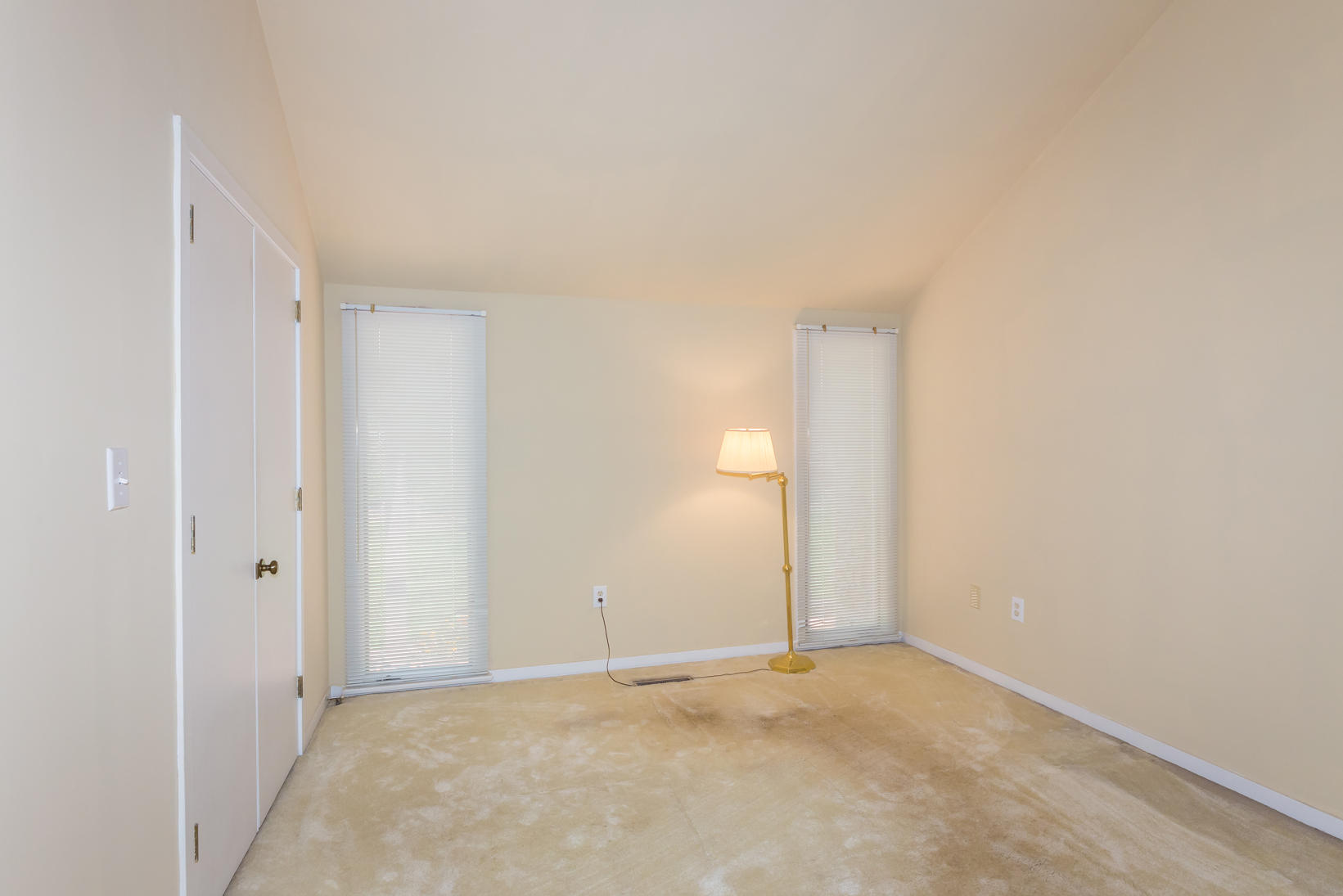 5244 Falcon Ridge Road Roanoke, VA 24018 - Photo 36 of 49 a view of an empty room and window