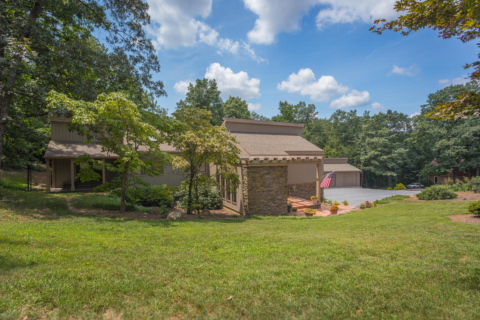 5244 Falcon Ridge Road Roanoke, VA 24018 - Photo 5 of 49 a view of a house with roof yard