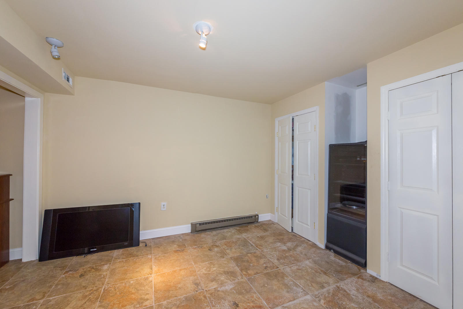 5244 Falcon Ridge Road Roanoke, VA 24018 - Photo 44 of 49 a view of an empty room