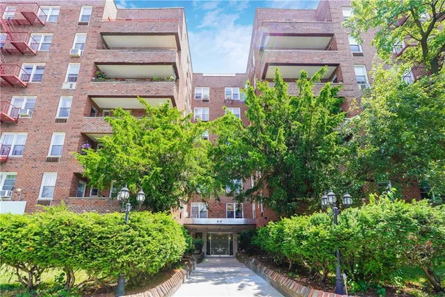 $284,999 | 2727 Ocean Parkway, Unit A14 | Brighton Beach