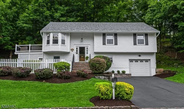 $639,000 | 107 Valley View Trail, Sparta, NJ 07871