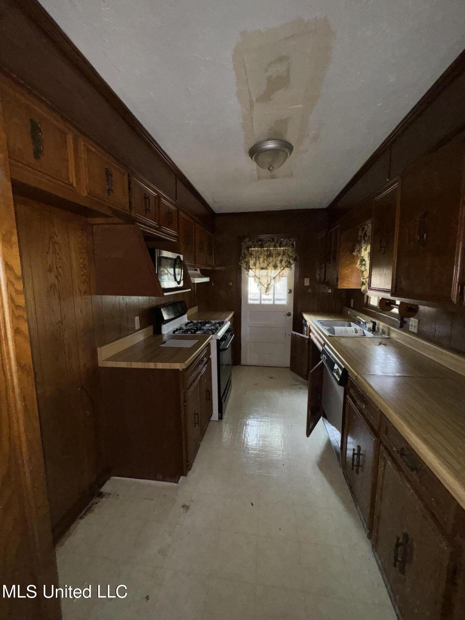 661 Robinhood Road Jackson, MS 39206 - Photo 2 of 8 photo aug 15 2024, 11 16 48 am