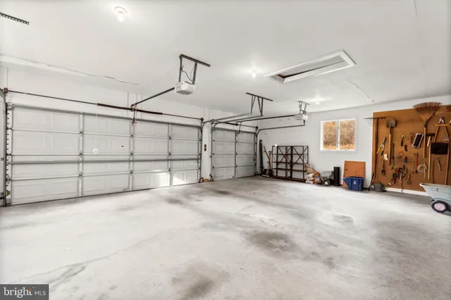 a view of a garage
