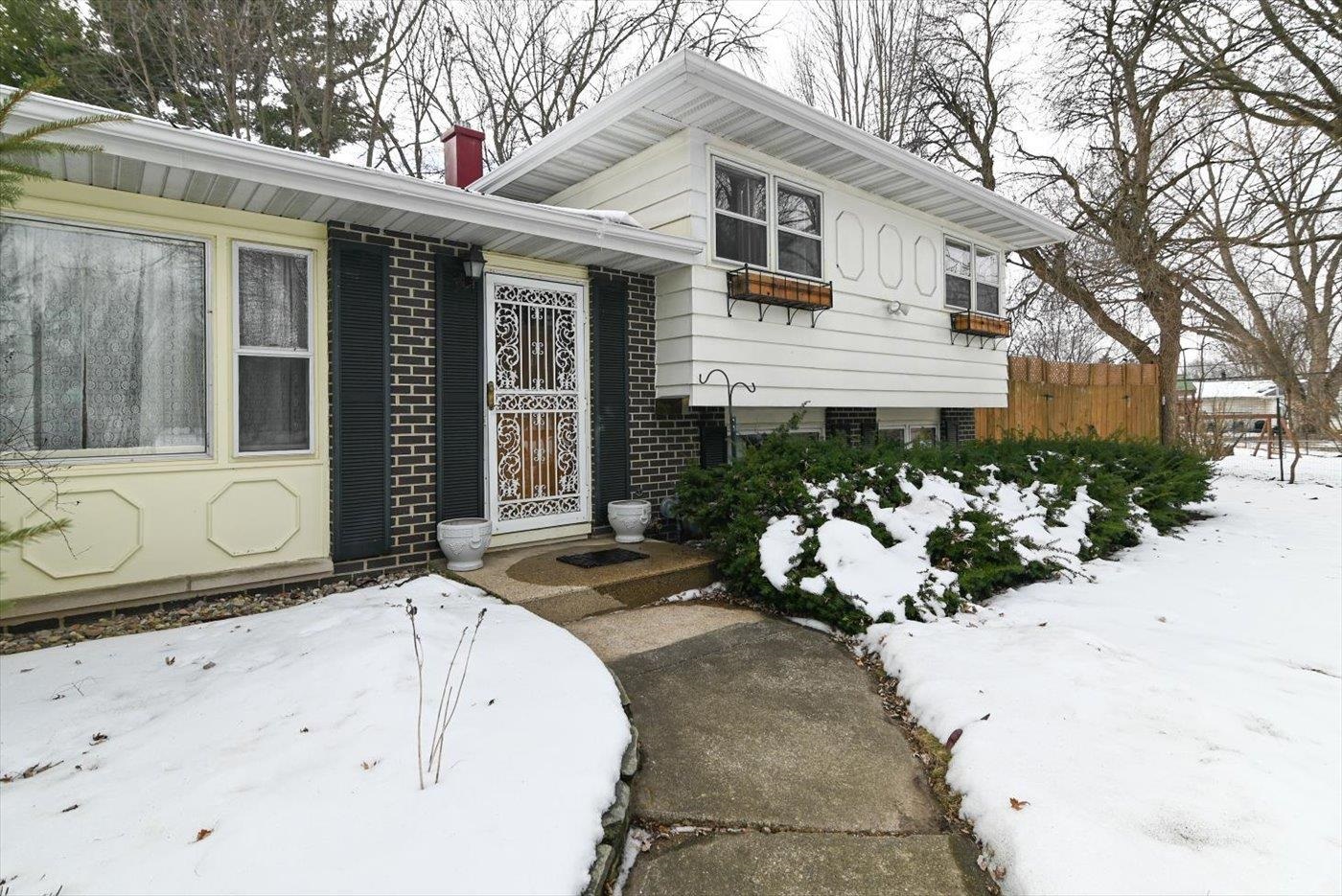 2102 Manor Green Drive Madison, WI 53711 - Photo 2 of 46