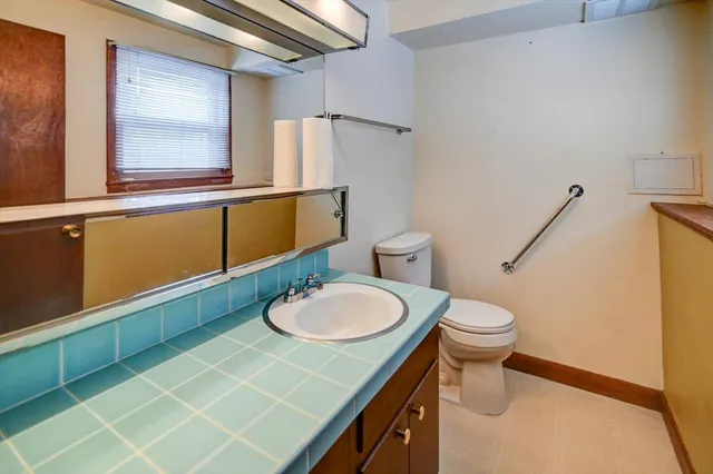 $425,000 | 2102 Manor Green Drive, Madison, WI 53711