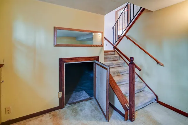 $425,000 | 2102 Manor Green Drive, Madison, WI 53711