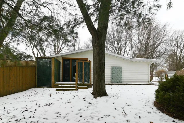 $425,000 | 2102 Manor Green Drive, Madison, WI 53711