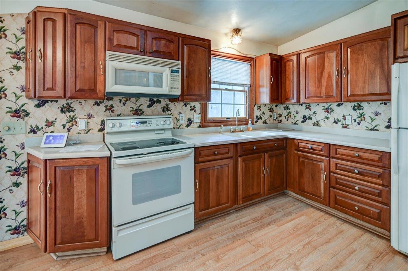 2102 Manor Green Drive Madison, WI 53711 - Photo 5 of 46