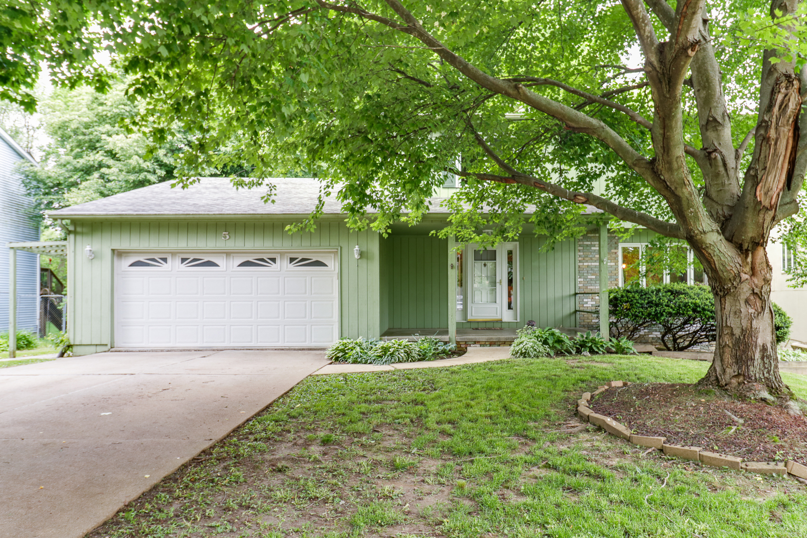 5 Lake Bluff Road Bloomington, IL 61704 - Photo 1 of 47 Gallery Image 1