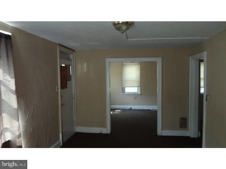 1021 Collings Road Camden, NJ 08104 - Photo 3 of 14 Living Room