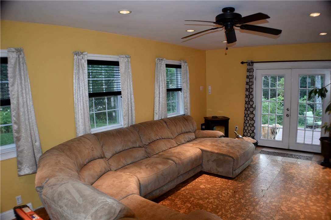 47 Tifft Road North Smithfield, RI 02896 - Photo 5 of 22