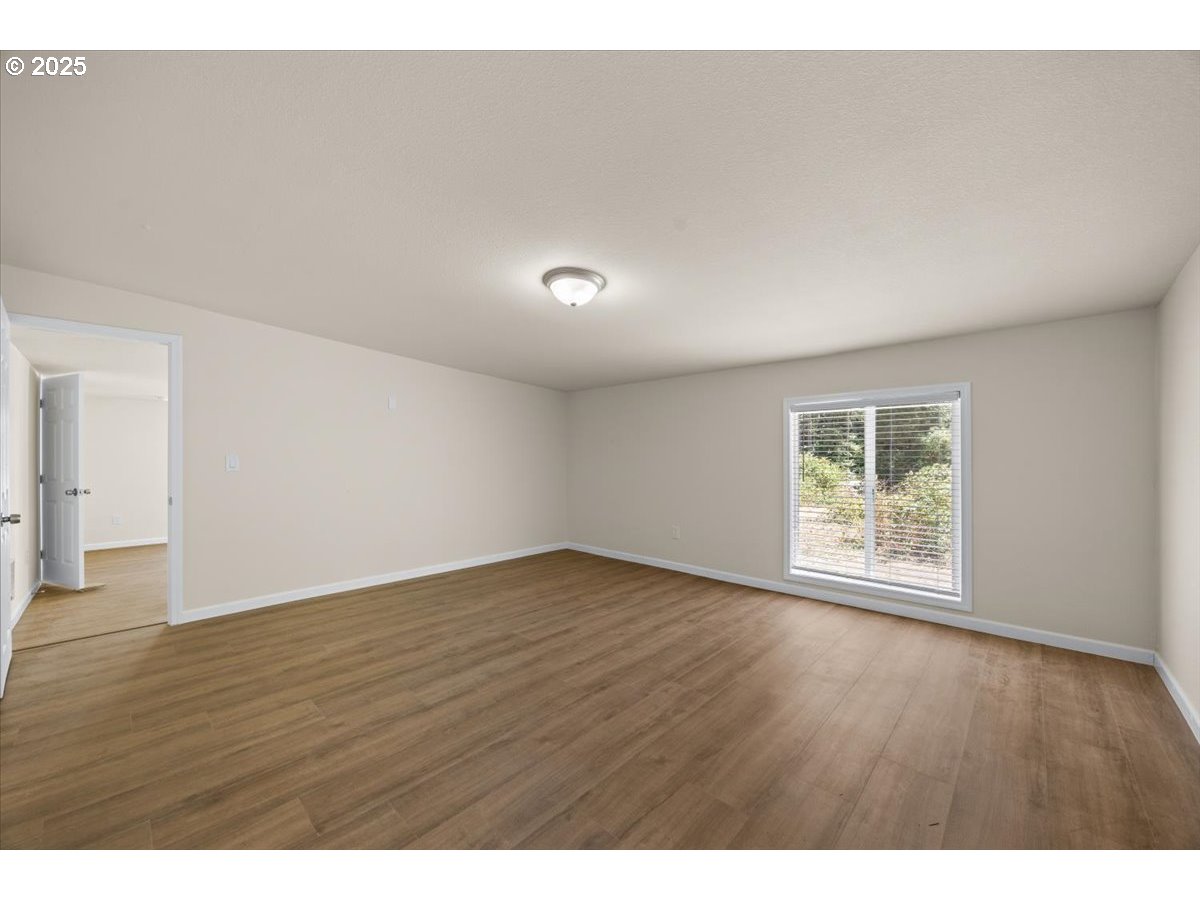 181 Oak Hollow Road Riddle, OR 97469 - Photo 11 of 27