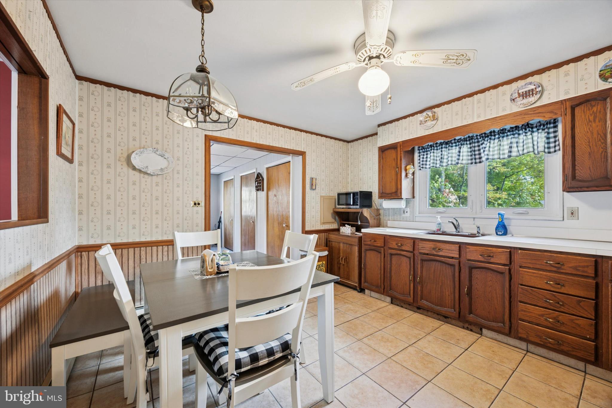 2815 Quaint Street Secane, PA 19018 - Photo 5 of 25