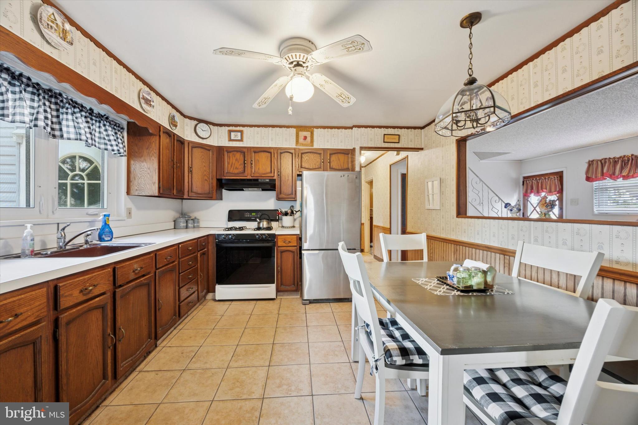 2815 Quaint Street Secane, PA 19018 - Photo 7 of 25