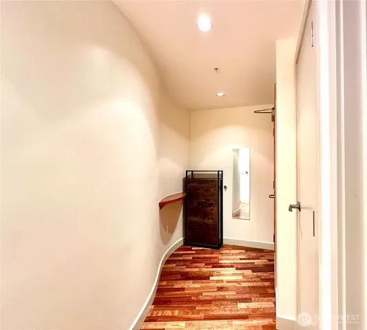 $2,650 | 10610 Northeast 9th Place, Unit 803, Bellevue, WA 98004