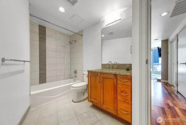 $2,650 | 10610 Northeast 9th Place, Unit 803, Bellevue, WA 98004