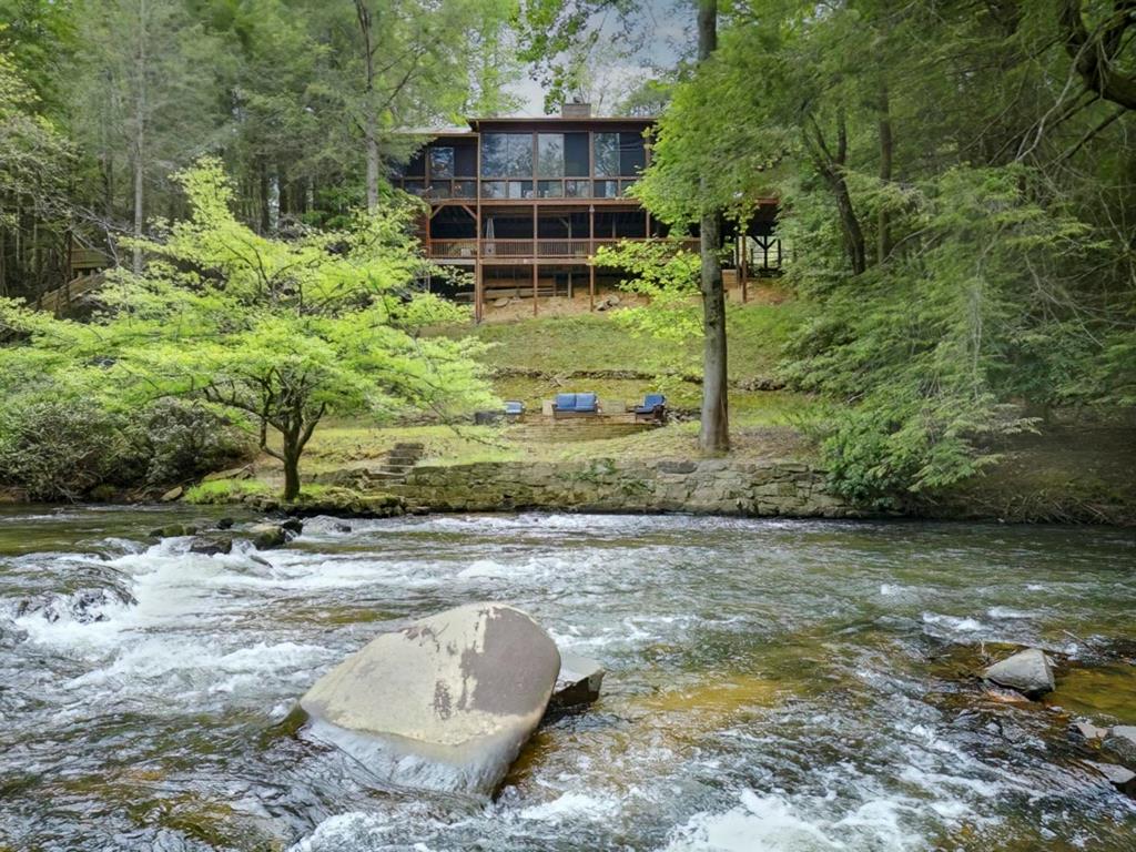 360 Cascade Point Ellijay, GA 30540 - Photo 1 of 50 Main View