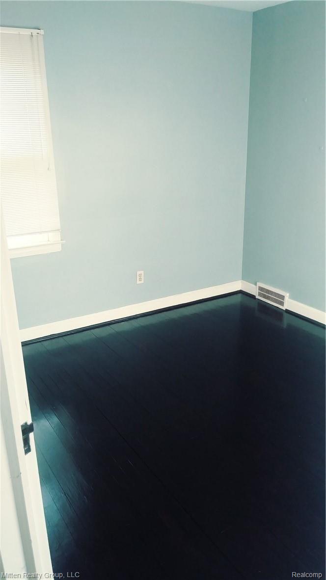 15032 Charles R Avenue Eastpointe, MI 48021 - Photo 8 of 21 7.jpg