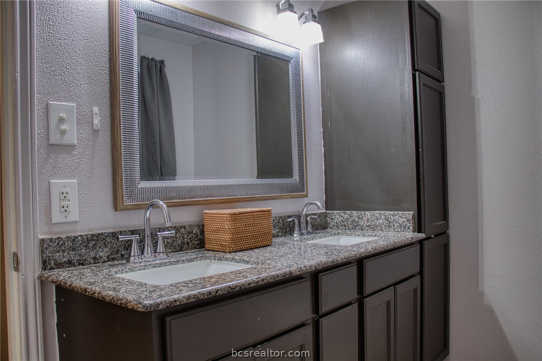 3613 Oak Ridge Drive Bryan, TX 77802 - Photo 13 of 17