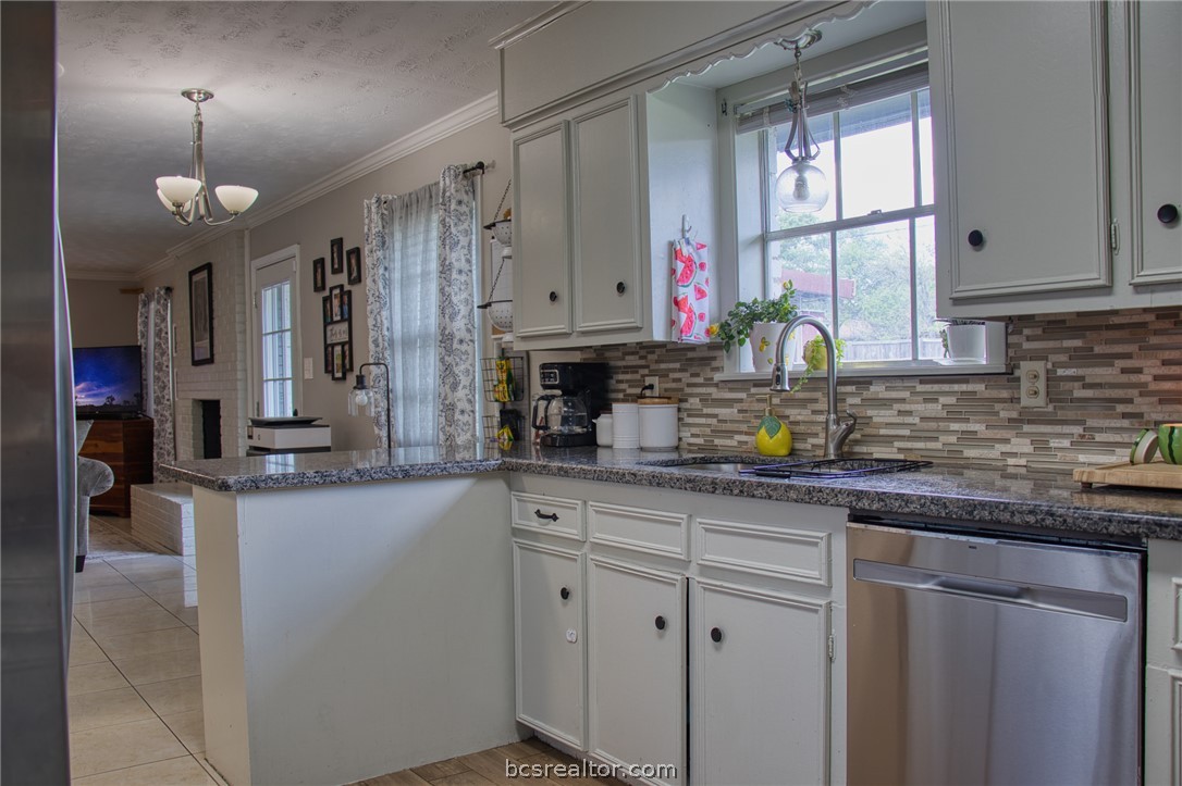 3613 Oak Ridge Drive Bryan, TX 77802 - Photo 6 of 17