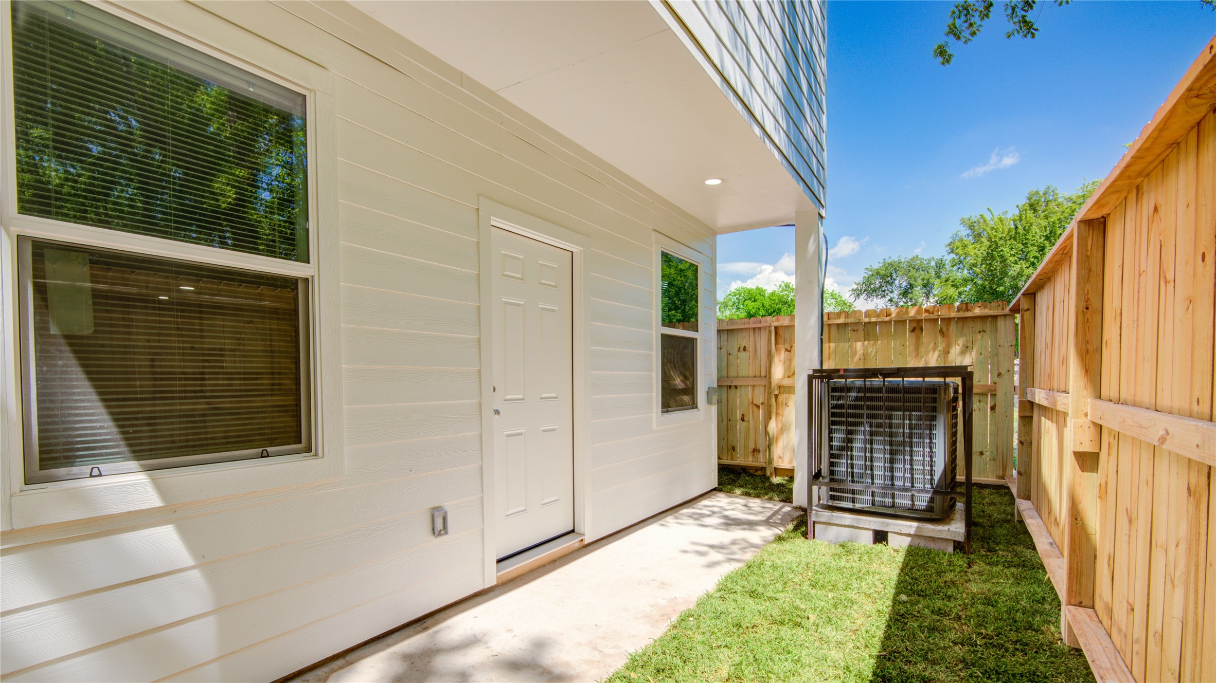 9932 Fillmore Street Houston, TX 77029 - Photo 27 of 27 a view of house entrance