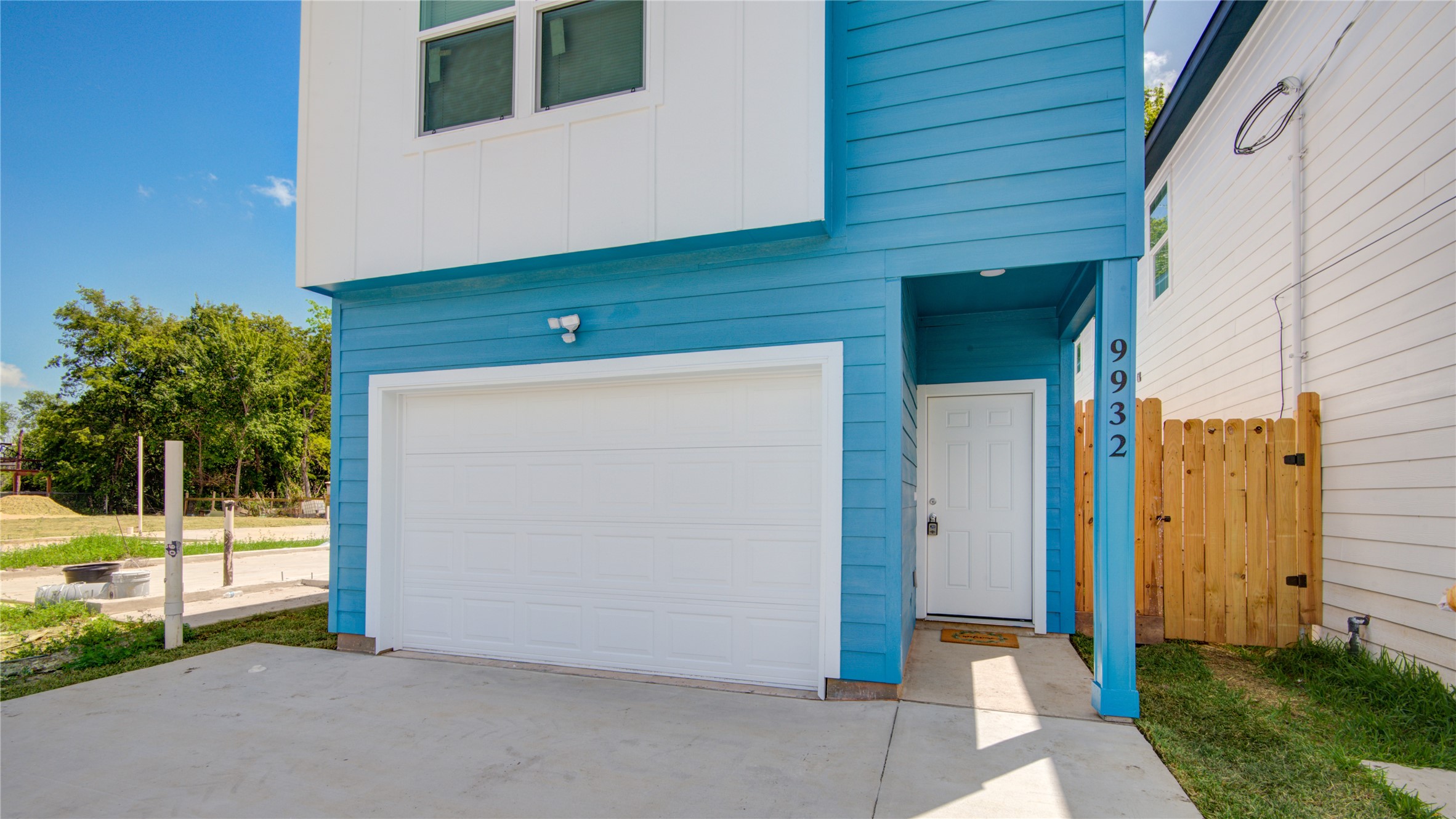 9932 Fillmore Street Houston, TX 77029 - Photo 3 of 27 a view of a room with wooden fence