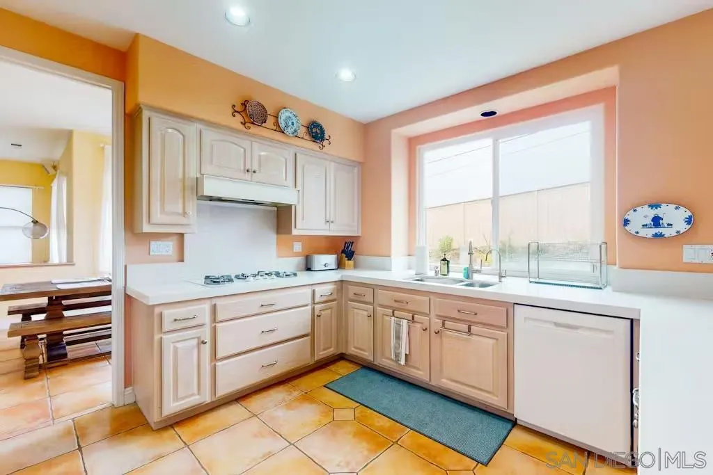 863 Starflower Road Encinitas, CA 92024 - Photo 4 of 23