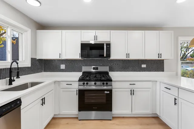 $349,900 | 407 North Liberty Street, Elgin, IL 60120