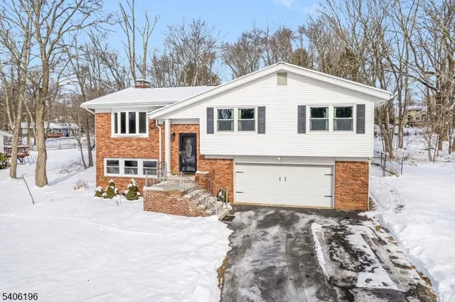 $650,000 | 5 Willow Drive, Long Valley, NJ 07853