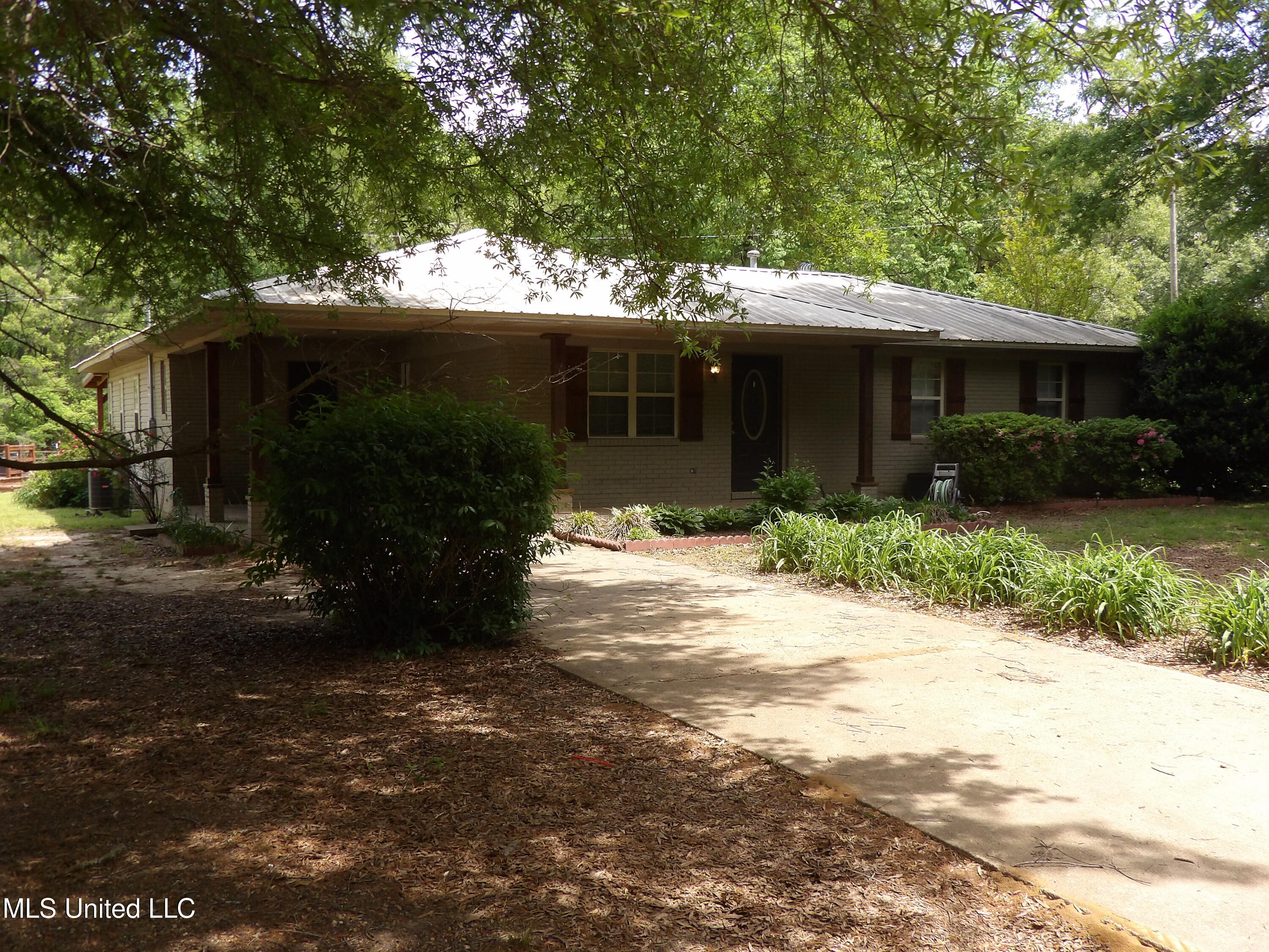 4271 Laws Hill Road Waterford, MS 38685 - Photo 1 of 21 front