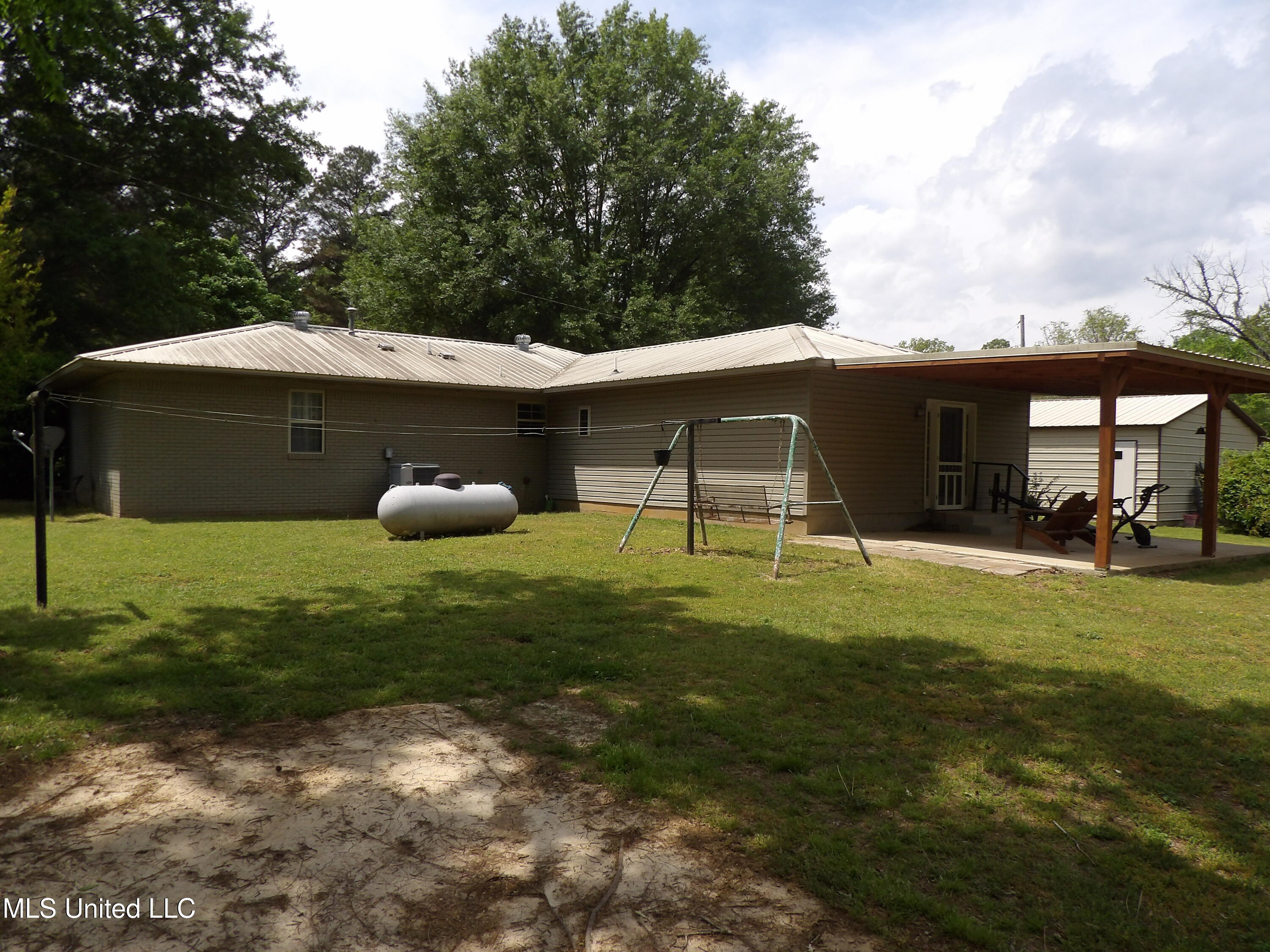 4271 Laws Hill Road Waterford, MS 38685 - Photo 7 of 21 100_6465