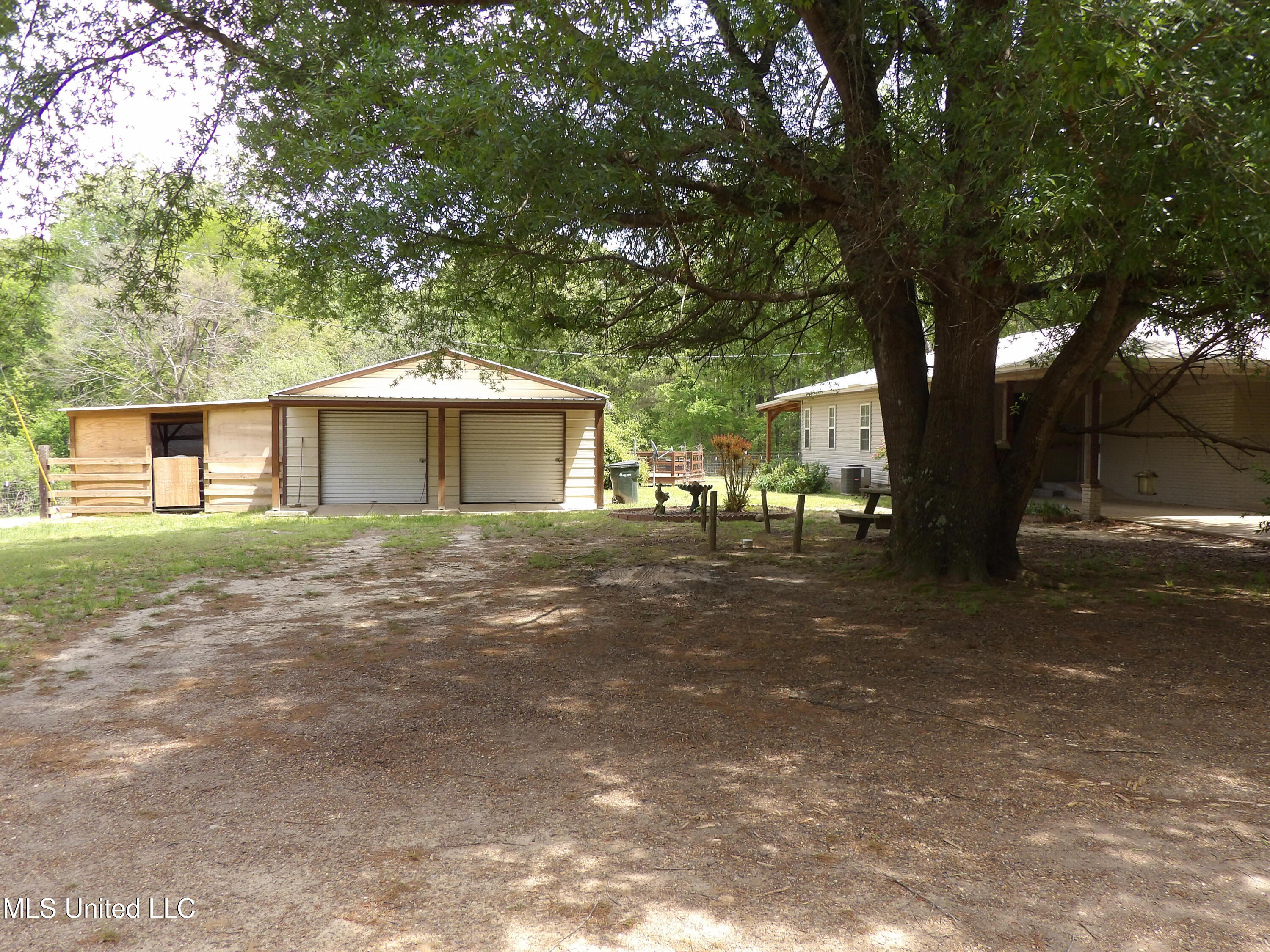 4271 Laws Hill Road Waterford, MS 38685 - Photo 9 of 21 100_6467