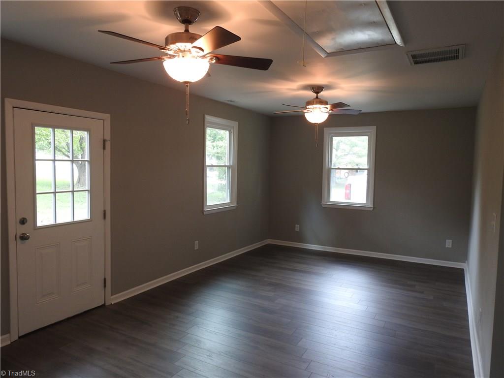 326 Ridgecrest Drive King, NC 27021 - Photo 8 of 22 Gallery Image 8
