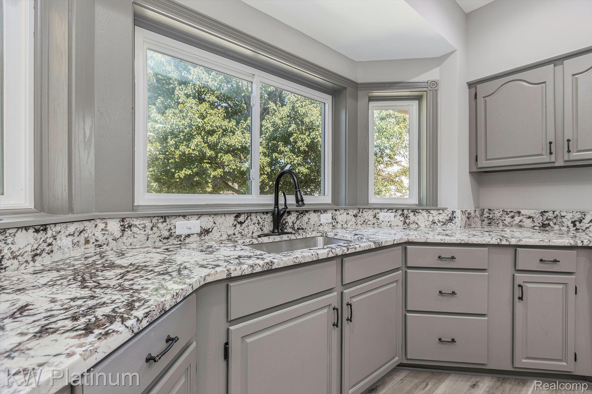 54363 Fairchild Road Macomb, MI 48042 - Photo 8 of 61 Gallery Image 8