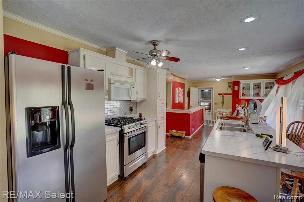 1349 Howe Road Burton, MI 48509 - Photo 22 of 41