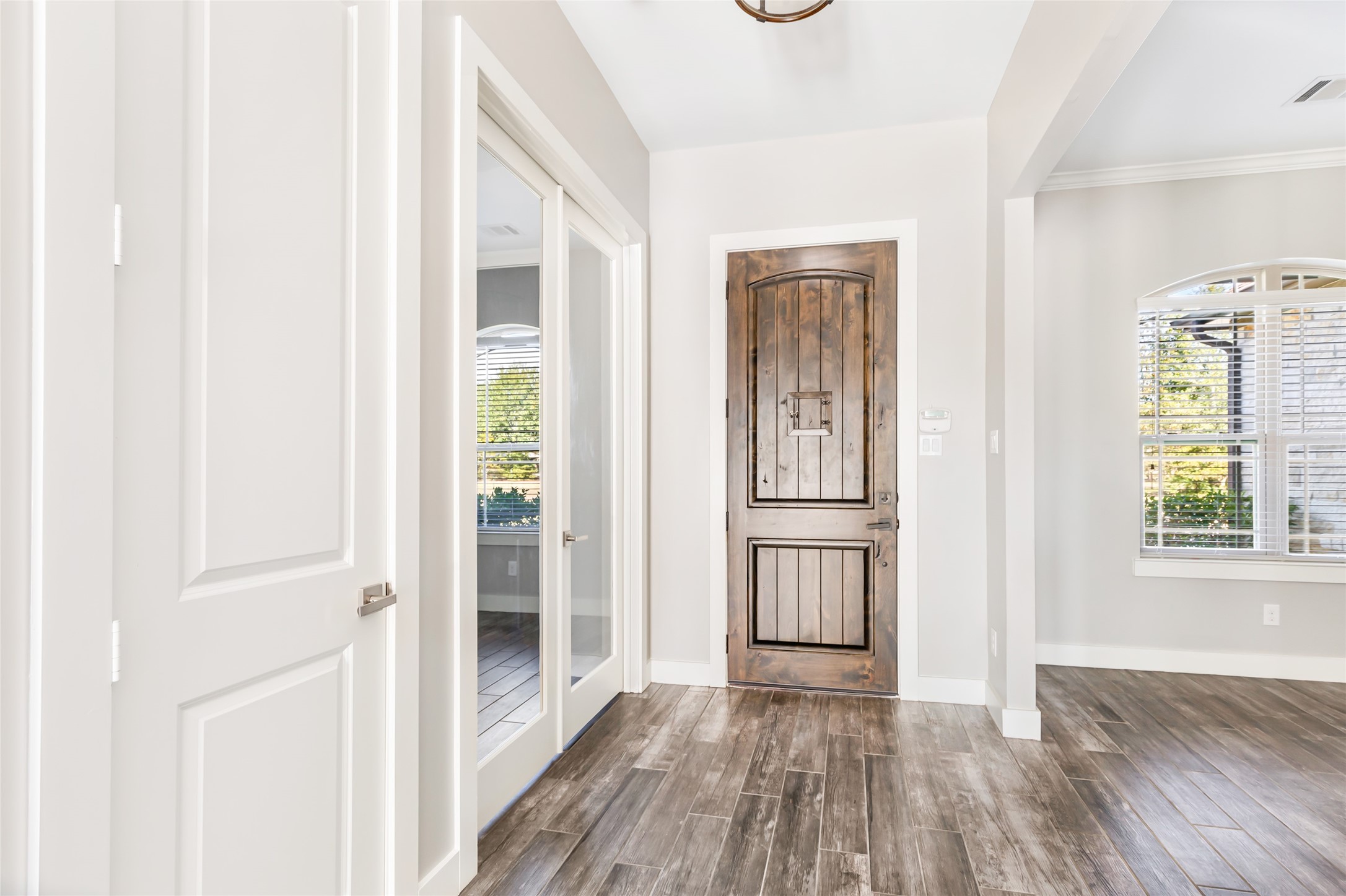 9006 Water Buck Lane Conroe, TX 77303 - Photo 23 of 48 a view of hallway with natural light