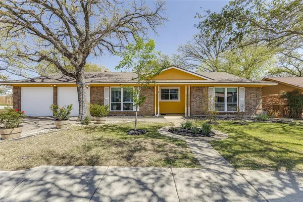 $335,000 | 41 Regents Park, Bedford, TX 76022