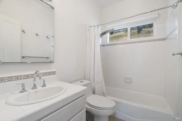 $2,250,000 | 9400 Chalk Hill Road, Healdsburg, CA 95448