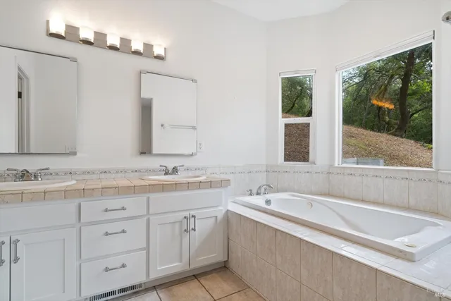 $2,250,000 | 9400 Chalk Hill Road, Healdsburg, CA 95448