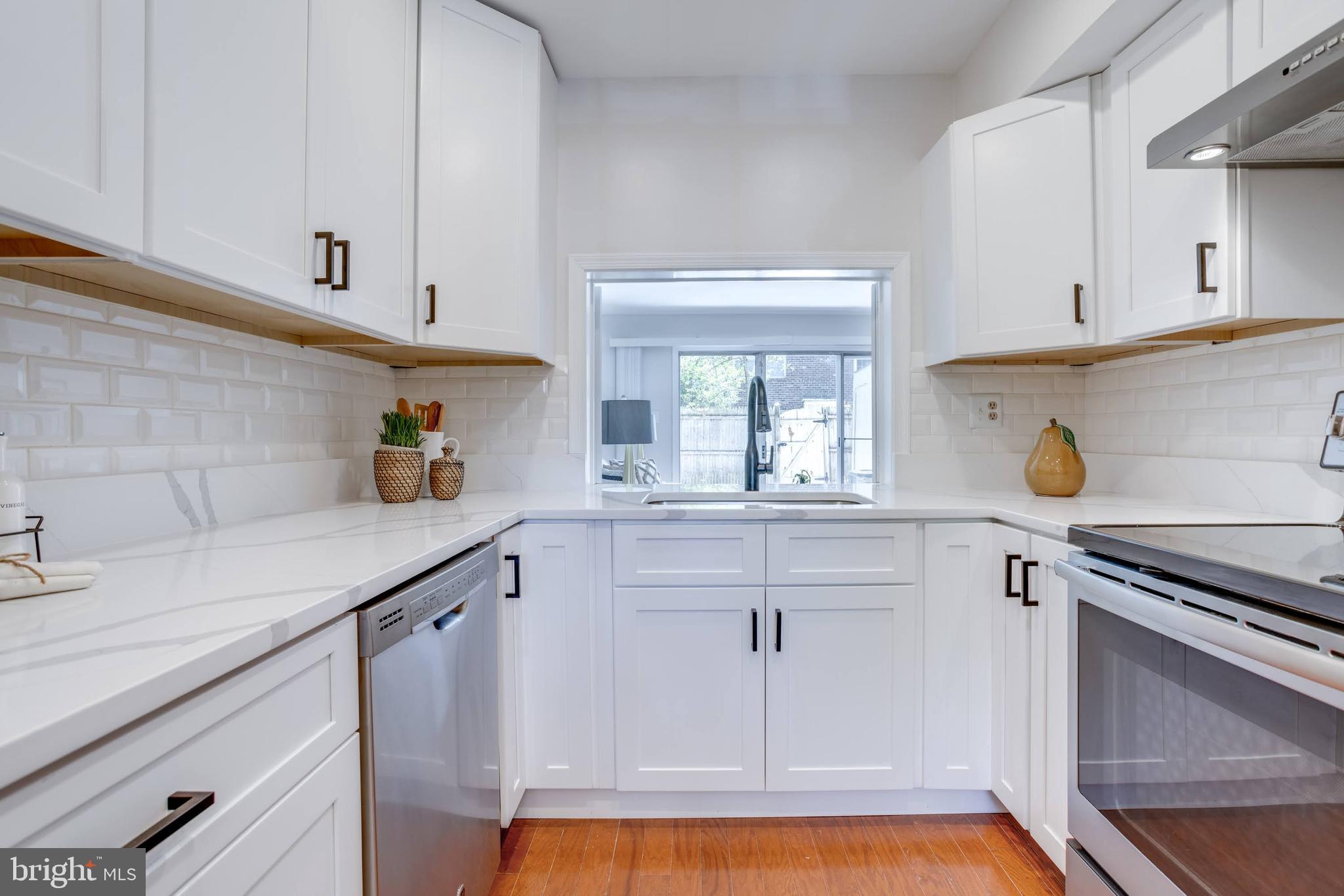 8553 Barrington Court, Unit 923 Springfield, VA 22152 - Photo 4 of 32