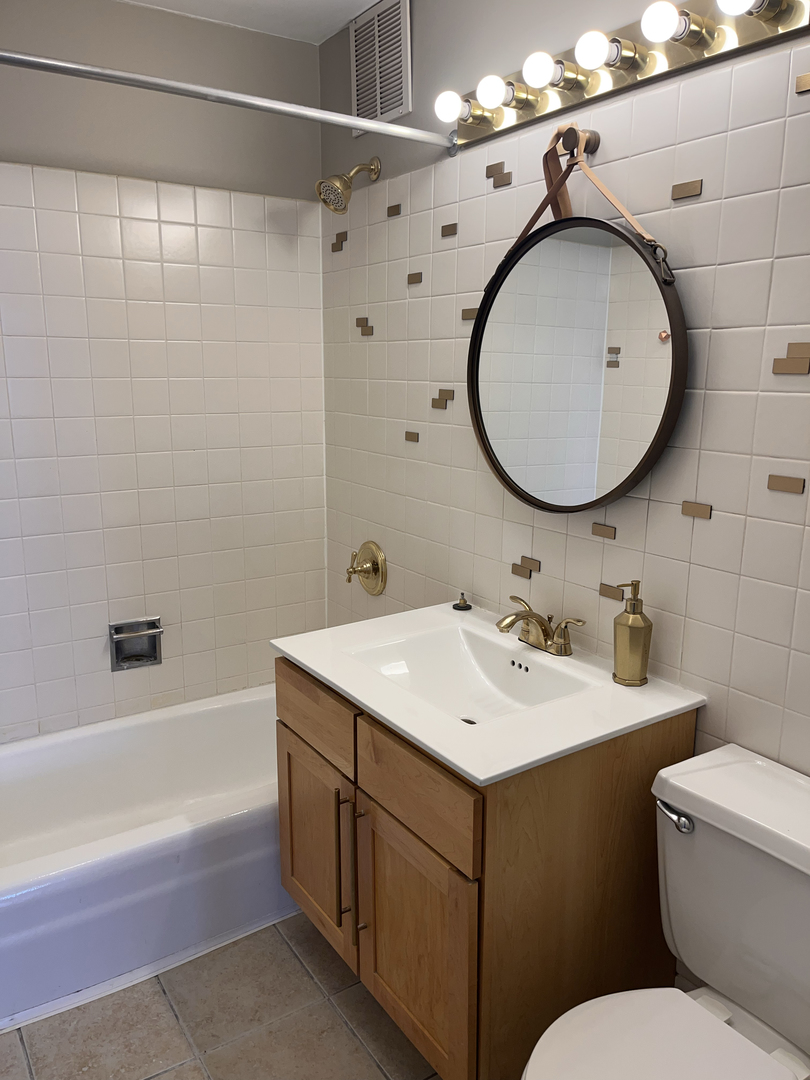 655 West Irving Park Road, Unit 4202 Chicago, IL 60613 - Photo 10 of 13