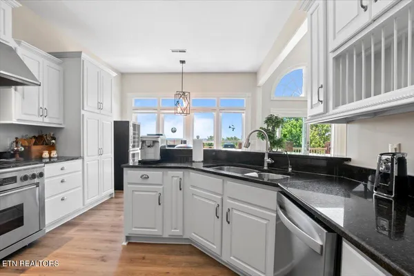 $749,000 | 145 Brave Drive, Oneida, TN 37841