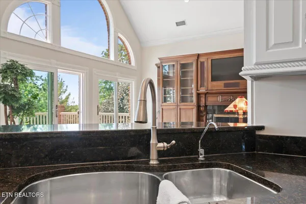 $749,000 | 145 Brave Drive, Oneida, TN 37841