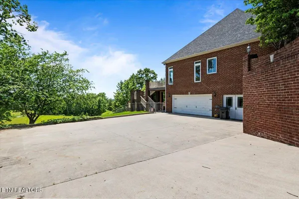 $749,000 | 145 Brave Drive, Oneida, TN 37841