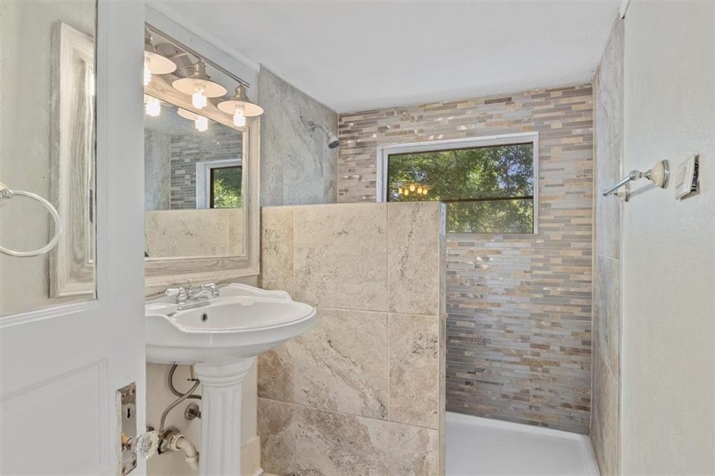 1123 West Gandy Street Denison, TX 75020 - Photo 23 of 38