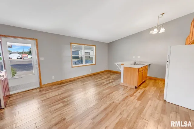 $700 | 103 East 2nd Street, Unit W, Glasford, IL 61533