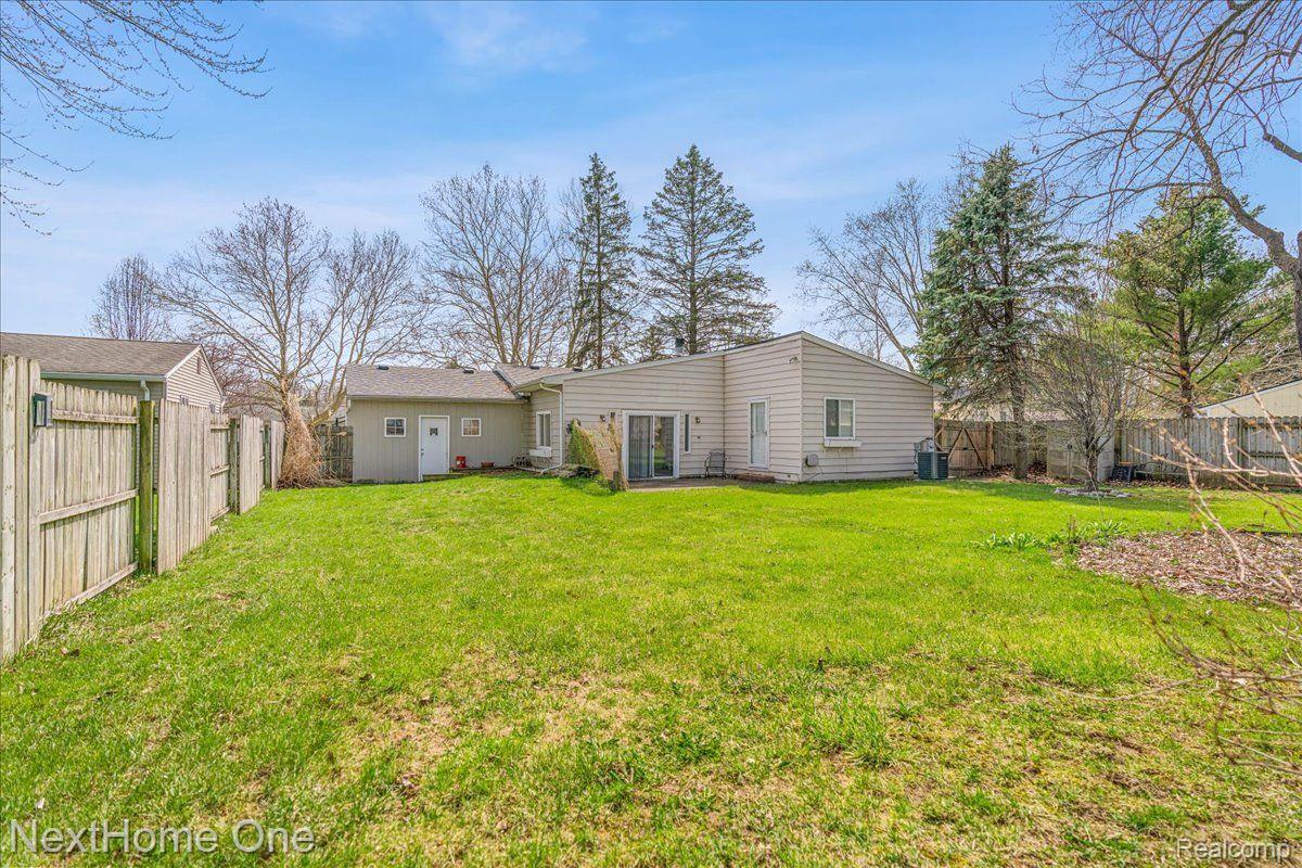 742 Glenwyth Road Brighton, MI 48116 - Photo 15 of 42 Gallery Image 15