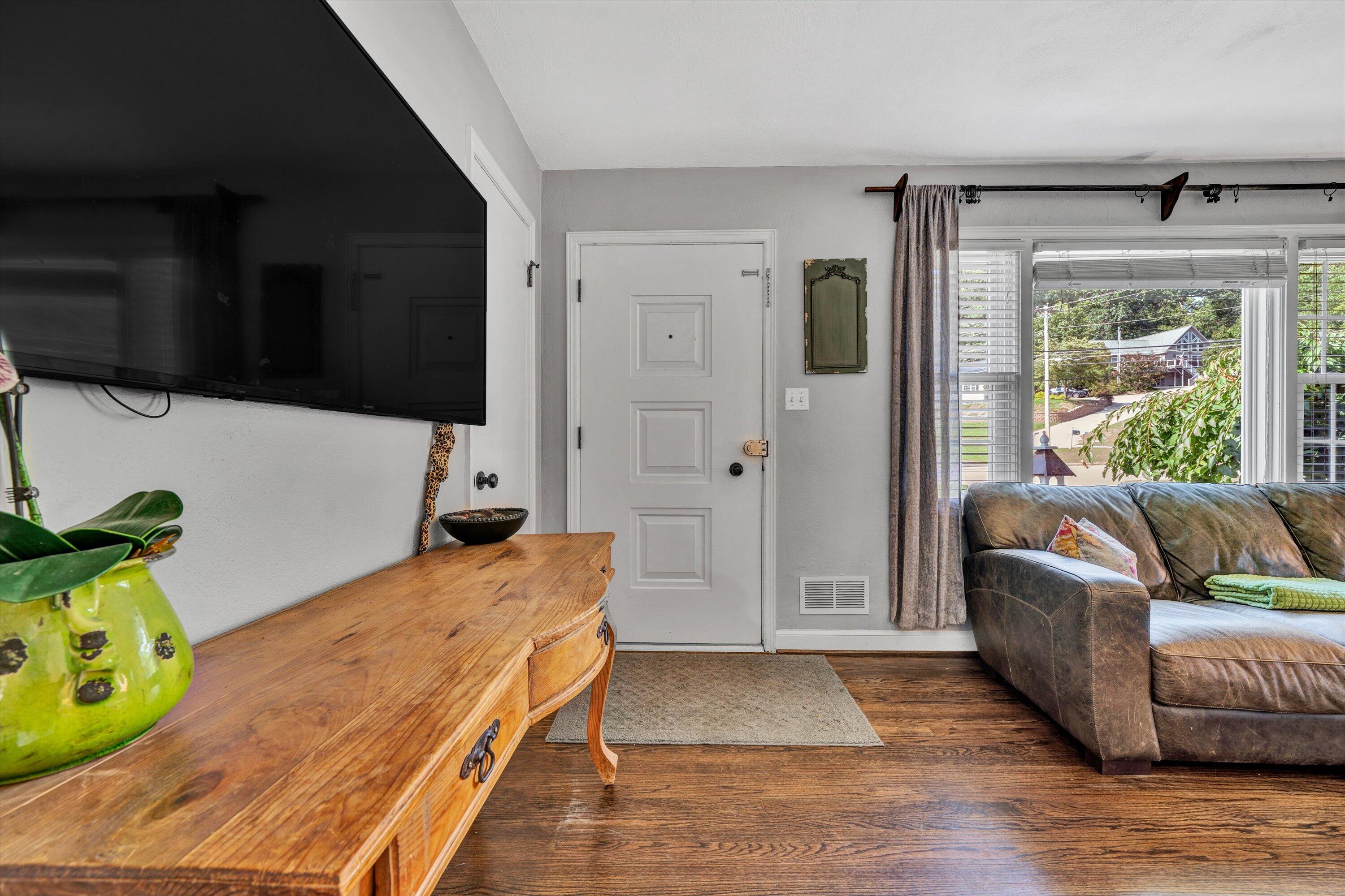 1668 Reece Road Salem, VA 24153 - Photo 4 of 47 03-SGP-00700