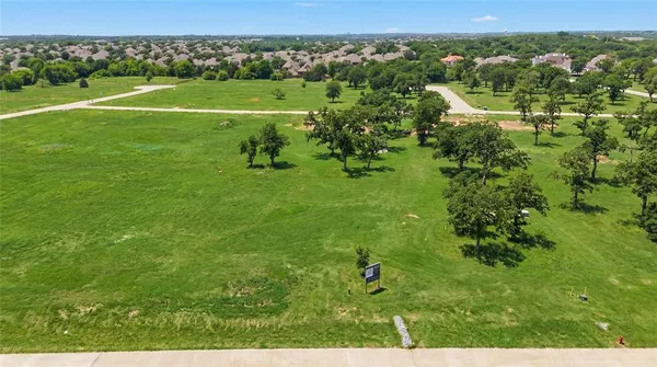 a view of a green field with lots of green space