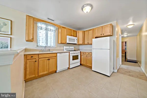 $1,400 | 1942 Wolf Street, Unit 2, Philadelphia, PA 19145